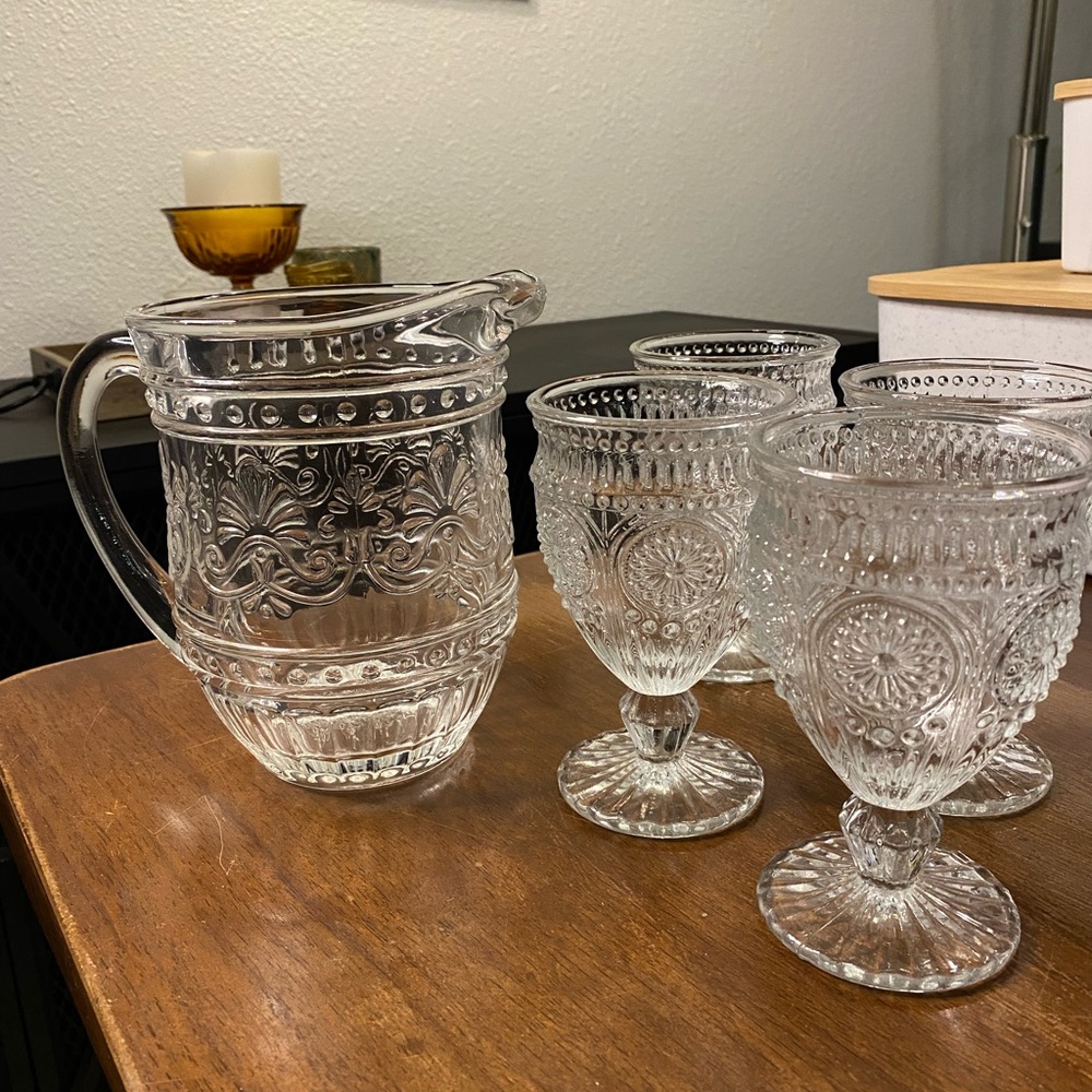 The pioneer woman glass embossed pitcher & 4 glass goblets